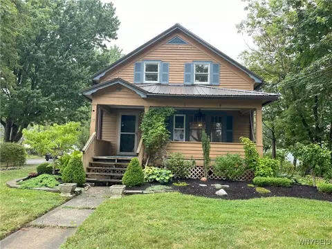 6045 Elm St, Clarence Center, NY 14032