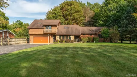 99 June Dr, Elma, NY 14059