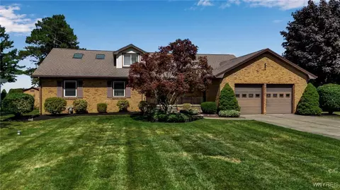 4794 Clifton Pkwy, Hamburg, NY 14075
