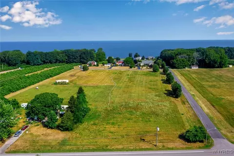 6623 North Rd #E, Newfane, NY 14108