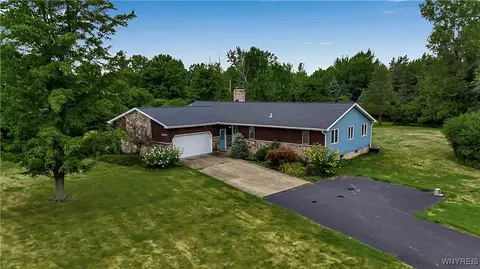 6810 Tuscany Ln, East Amherst, NY 14051