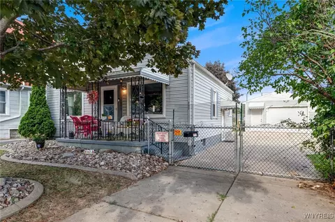 203 74th St, Niagara Falls, NY 14304