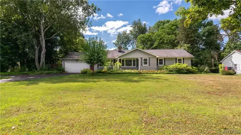 62 Esther Dr, East Aurora, NY 14052