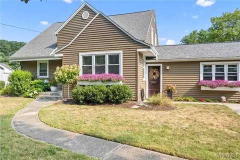 83 Highland Ave, Orchard Park, NY 14127