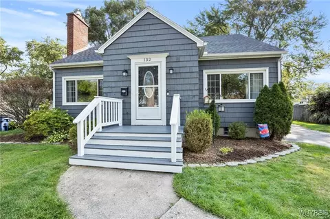132 Royal Pkwy E, Amherst, NY 14221