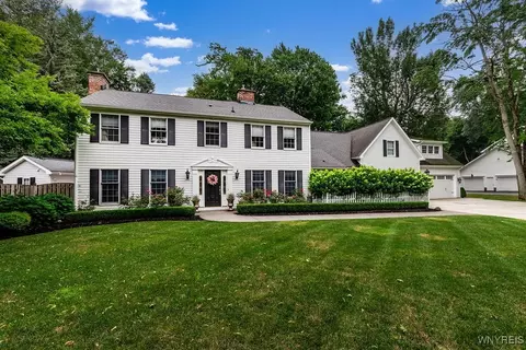 81 Farmington Rd, Amherst, NY 14221