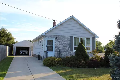 2779 Cloverbank Rd, Hamburg, NY 14075