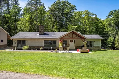 9852 Larkin Rd, Eden, NY 14057
