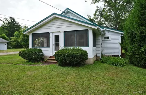 395 Lakeside Rd, Evans, NY 14006