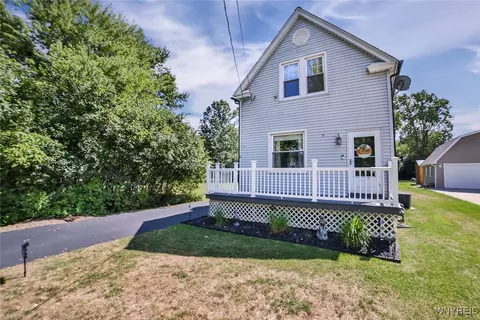 1496 Cox Rd, Grand Island, NY 14072