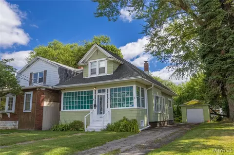 127 77th St, Niagara Falls, NY 14304