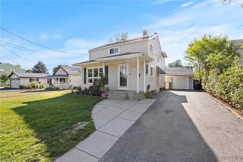 8739 Tuscarora Rd, Niagara Falls, NY 14304