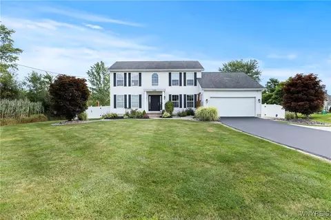 7139 Shawnee Rd, Wheatfield, NY 14120