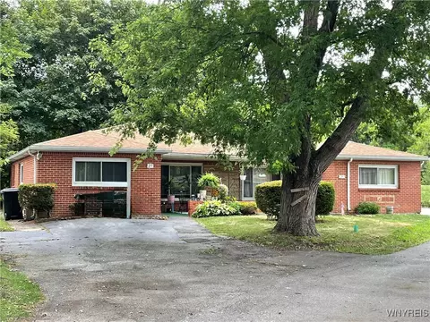 25 27 Cadet Cir, Lancaster, NY 14086