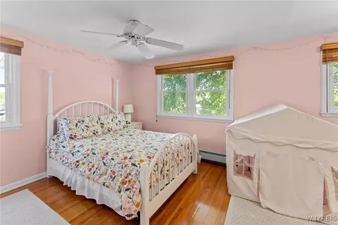 Bedroom - 132 Beech Rd, Aurora, NY 14052 photo 4 of 5