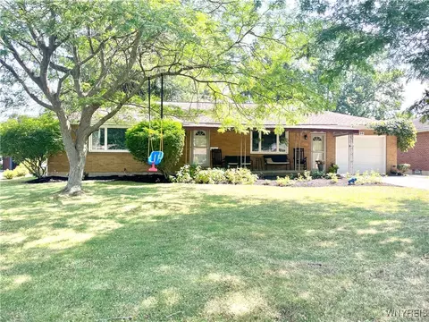 59 Woodlane Dr, West Seneca, NY 14224