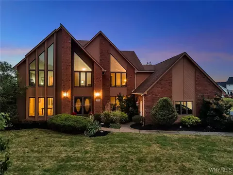 5553 Hidden Pines Ct, Buffalo, NY 14221