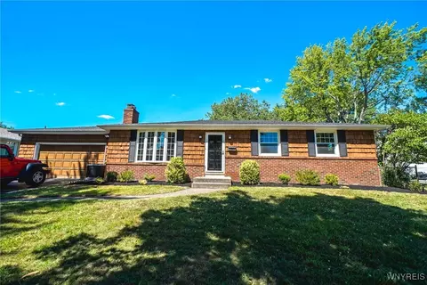 16 Treehaven Rd, West Seneca, NY 14224