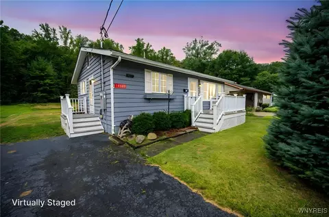 10669 Prospect St, Gowanda, NY 14070