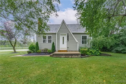 7211 Packard Rd, Niagara, NY 14304