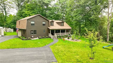 9370 Back Creek Rd, Boston, NY 14025