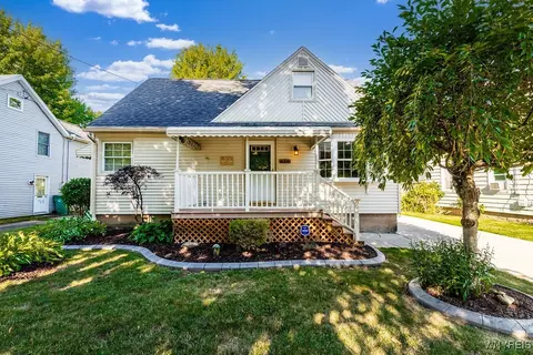 628 82nd St, Niagara Falls, NY 14304