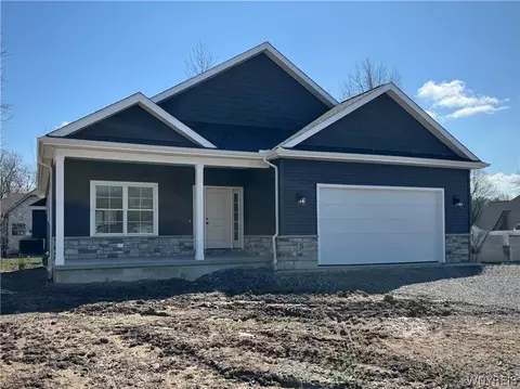 55 Birch Ln, Amherst, NY 14221