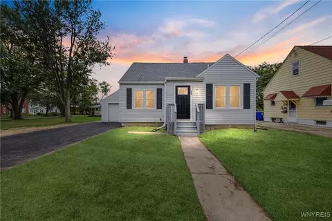 89 Center St, Evans, NY 14006