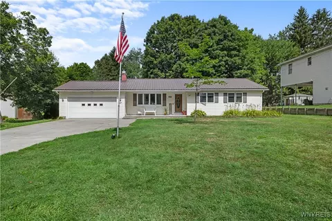 6697 Pinehurst Dr, Boston, NY 14025