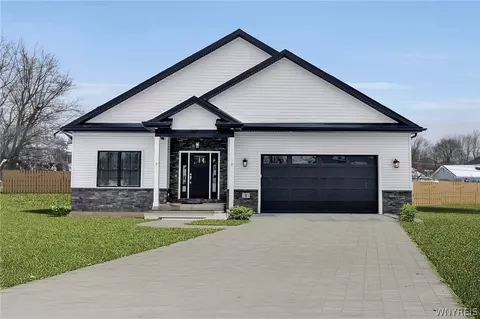 8 Birch Ln, Amherst, NY 14221