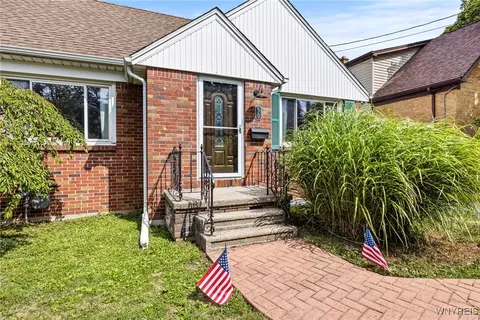 50 Pardee Ave, Lancaster, NY 14086