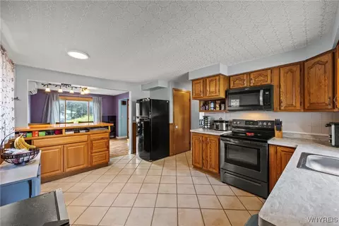 Kitchen - 50 Pardee Ave, Lancaster, NY 14086 photo 2 of 2
