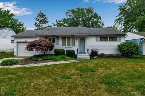 67 Castle Ct, Amherst, NY 14226