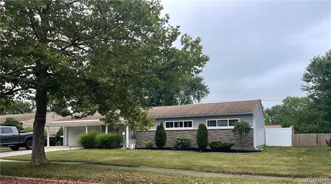 41 Beverly Dr, Depew, NY 14043