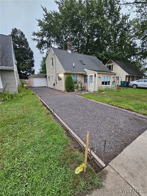 555 77th St, Niagara Falls, NY 14304