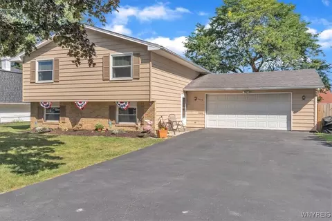 6409 Buell Dr, Lockport, NY 14094