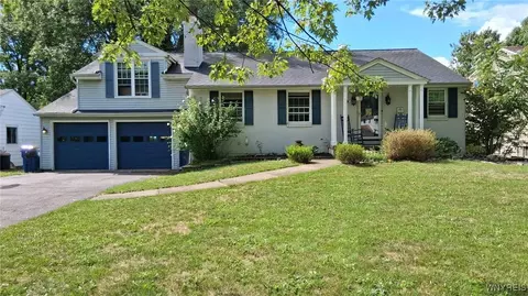 140 Parkledge Dr, Amherst, NY 14226