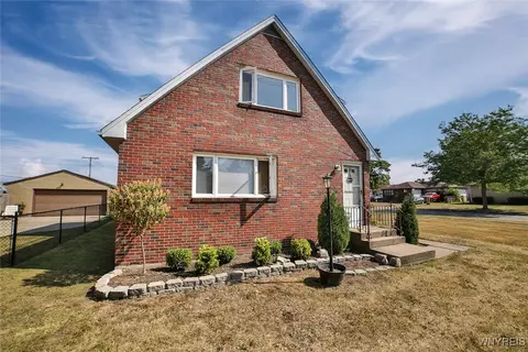 230 Crandon Blvd, Cheektowaga, NY 14225