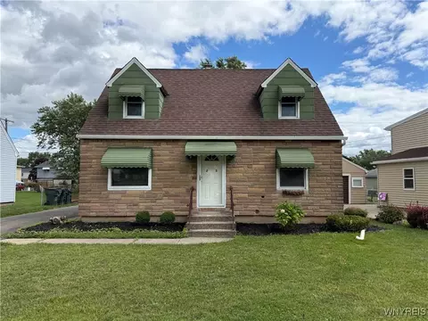25 Darwin Dr, Depew, NY 14043