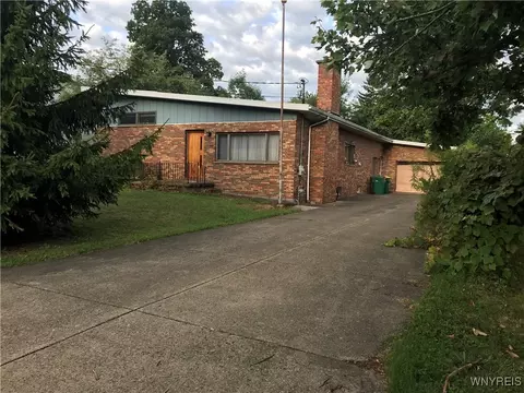 5936 Dover Rd, Lake View, NY 14085