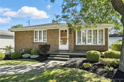 98 6th Ave, Lancaster, NY 14086