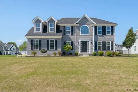 3383 Ashwood Dr, Wheatfield, NY 14120