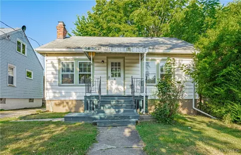 21 Hyde Park, Lockport, NY 14094