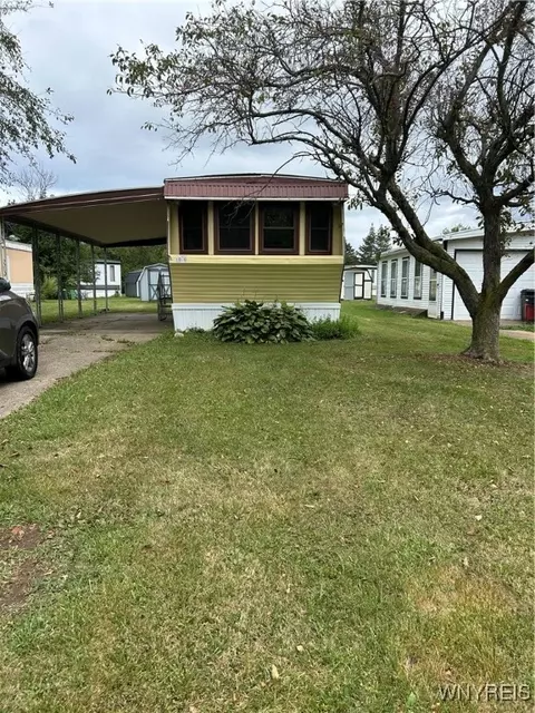 1070 Creekside Dr, Evans, NY 14047