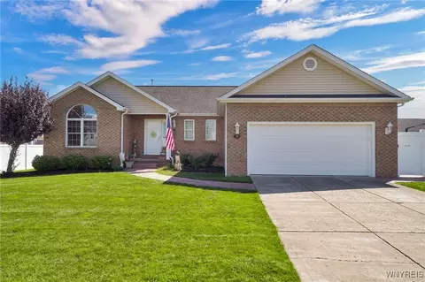 39 Conner Dr, West Seneca, NY 14224