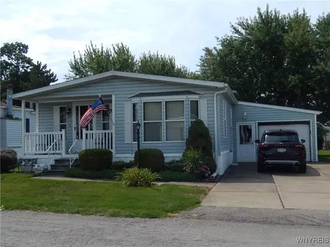 37 Brookridge Dr, Hamburg, NY 14075