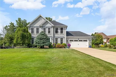 30 Thornapple Ln, Orchard Park, NY 14127
