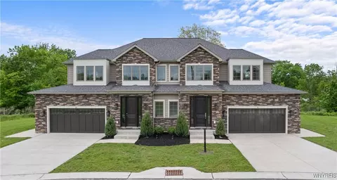10 Bentley Dr, Orchard Park, NY 14127