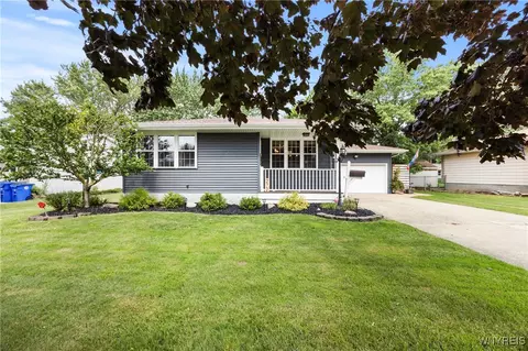 272 Woodward Dr, West Seneca, NY 14224