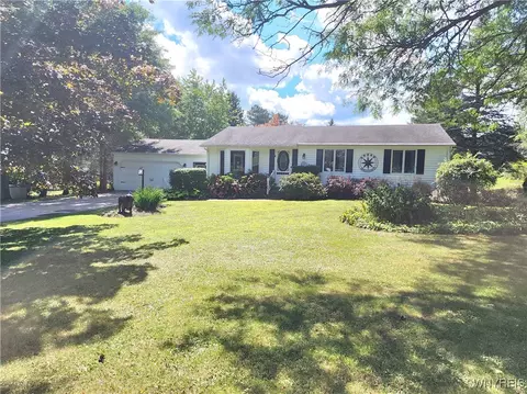 141 Valley View Dr, Elma, NY 14059